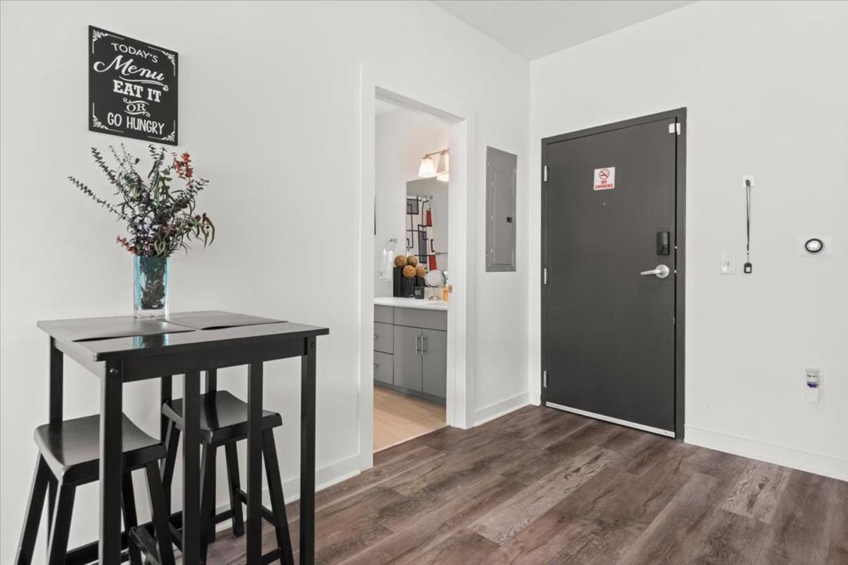 New Building Downtown Apartment *